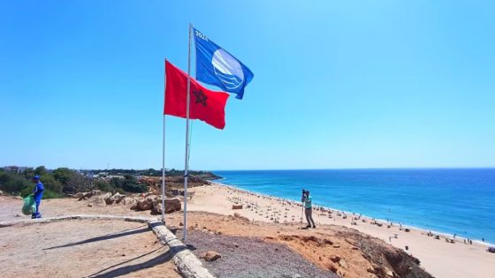 المغرب يرفع اللواء الأزرق في 33 موقعاً صيف 2025 ويؤكد ريادته البيئية عربياً وإفريقياً