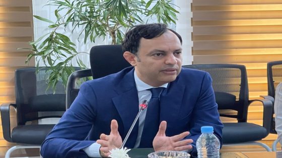 السكوري يواجه البطالة بالبسطيلة وحكايات الحلاق