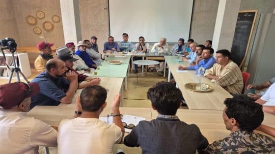 نبيل بنعبد الله يطرق أبواب آيت بوكماز ويعد برفع صوت الجبال تحت قبة البرلمان