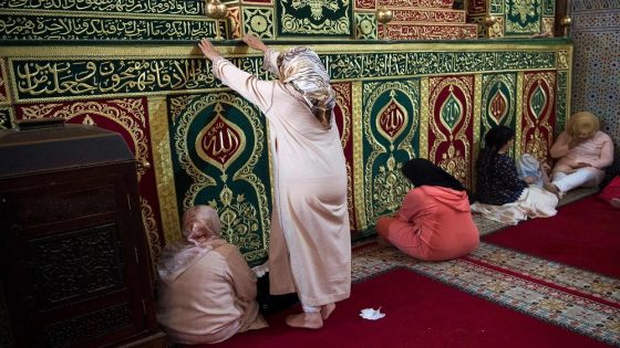 مواسم “الأولياء الصالحين” بالمغرب بين الانتعاش الاقتصادي والجدل حول “تسليع الدين”