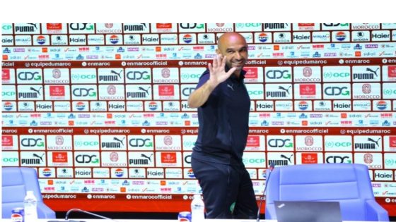 الركراكي يشيد بملعب الرباط الجديد ويعد المغاربة بحمل كأس أفريقيا