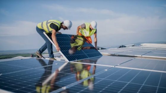 الألواح الشمسية المغشوشة.. نزيف بملايير الدراهم يفضح فوضى الانتقال الطاقي المغربي!