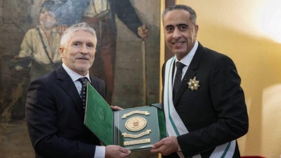مدريد.. حموشي يتقلد وسام الصليب الأكبر للاستحقاق للحرس المدني الإسباني
