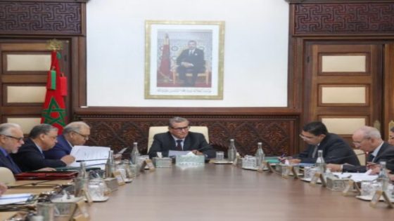 مجلس الحكومة يمرّر حزمة مراسيم تنظيمية ويطلق إصلاحات جديدة في المالية والتخييم والمنافسة