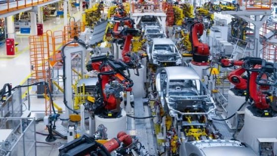 المغرب يزاحم إسبانيا بقوة وينتزع صناعة السيارات نحو الجنوب