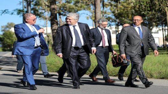 رئيس الإتحاد الفرنسي لكرة القدم ينبهر بمركب محمد السادس والبنية التحتية الكروية بالمغرب