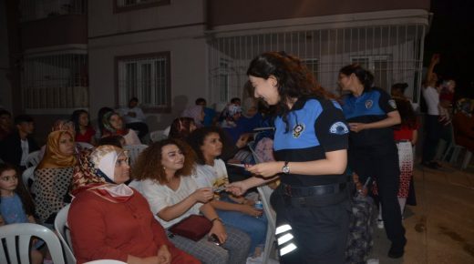 الشرطة التركية توزع مناشير توعوية في حفل زفاف وترقص مع الحاضرين