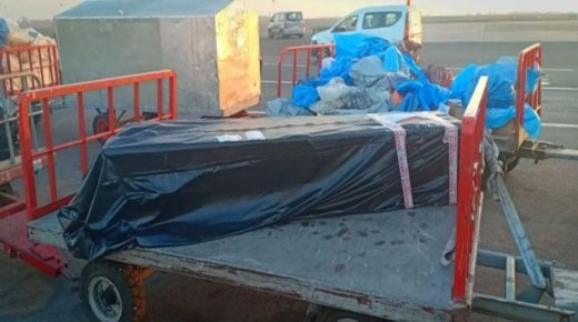فينك آ بنعتيق؟.. هكذا يتم التعامل بطريقة مقززة مع جثامين مغاربة ليبيا في مطار محمد الخامس (صور)