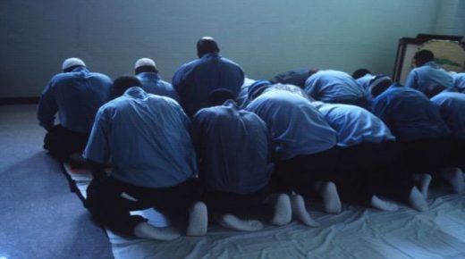 الولايات المتحدة الأمريكية: تقرير يسلط الضوء على منع السجناء المسلمين من ممارسة شعائرهم الدينية