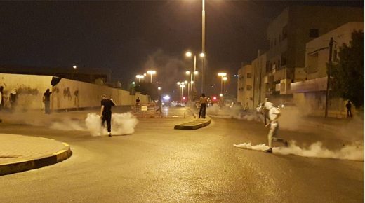 مصرع شخص في تفريق احتجاجات بدولة البحرين