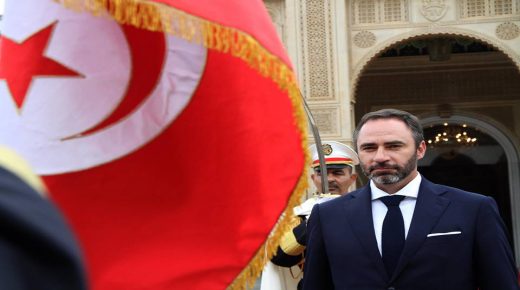 عائلات تتحكم بالاقتصاد وتهدد الثورة.. تصريحات السفير الأوروبي تهز المشهد التونسي