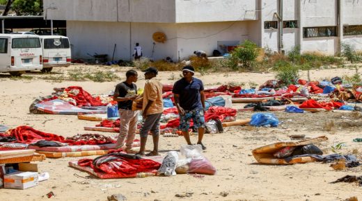 7 وفيات مغاربة حصيلة الغارة على مركز إيواء المهاجرين بتاجوراء