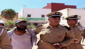 مخازنية يوقفون مغربي..”إِذِ الْأَغْلَالُ فِي أَعْنَاقِهِمْ وَالسَّلَاسِلُ يُسْحَبُونَ”