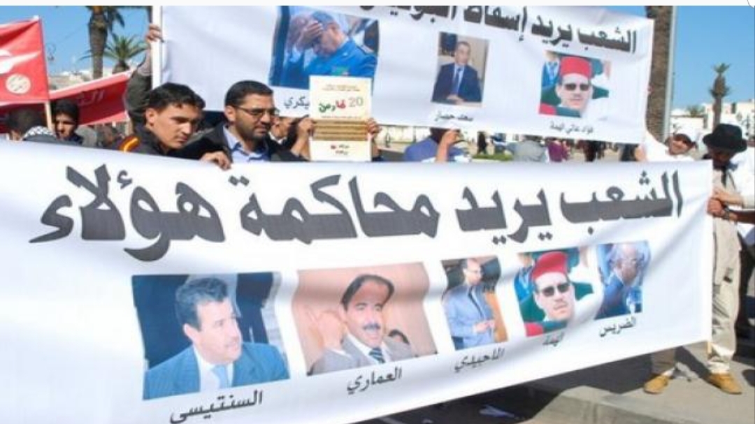 حركة 20 فبراير تُجبر ساكن القصر الملكي على التخلي عن إبنه