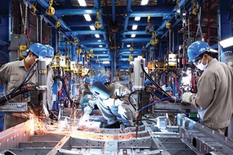 تفاصيل اللجوء إلى الاستثمارات الوطنية لإنقاذ الصناعة المغربية