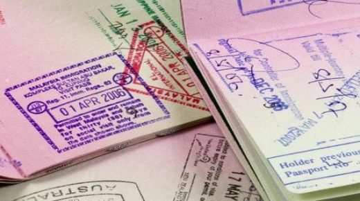 كفاءات مغربية تنتظر.. طول مواعيد التأشيرة يؤجل حلم الهجرة