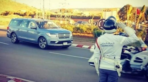 محمد السادس يتجول في شوارع الدارالبيضاء على متن سيارة رباعية الدفع