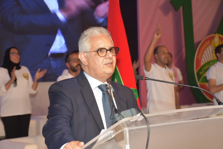 الأمين العام لحزب الإستقلال يُمجد “الألتراس” ويُغني “في بلادي ظلموني” و”المعيشة نيكرا” في مؤتمر الشبيبة الإستقلالية