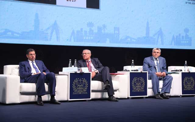 فضائح وزراء حكومة الكفاءة لا تنتهي.. الوزير مسخوط الإتحاديين ينهزم في فن الايتيكيت ويثير غضب كبار المسؤولين القضائيين في العالم