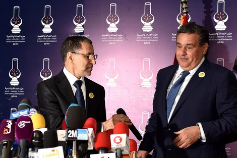 نوال المتوكل تفجر حربا سياسية بين “حزب أخنوش” والبيجيدي.. وإتهامات للوزير الملياردير العلمي بإقبار مدينة آسفي!