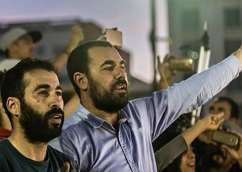 والد الزفزافي يكشف وضعية معتقلي “حراك الريف” بسجن فاس: إنهم بصحة جيدة ومعنوياتهم مرتفعة والمندوبية جمعتهم في زنزانة واحدة