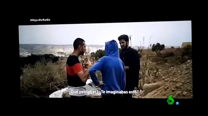 هادشي خطير بزاف ومسيء لسمعة البلاد واش أجهزة الدولة فْدار غفلون؟!.. القناة الإسبانية السادسة تبث تحقيقا سوداويا وخطيرا عن هجرة القاصرين المغاربة نحو اسبانيا وتُحيي ذاكرة احتجاجات الريف وتفضح عمليات فساد كبيرة في موانئ الشمال (فيديوهات)