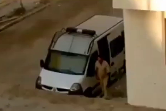 بعد تفجر فضيحة جنسية داخل سيارة تابعة للقوات المساعدة.. وزارة الداخلية تفتح تحقيقاً