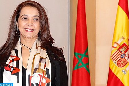 سفراء الشوهة!. إبنة سفيرة المغرب فإسبانيا لٌِي خوها صديق حميم لمحمد السادس دارت خبلة فملهى ليلي فمدريد احتفالا بعيد المسيرة الخضراء وْعركَاتها كوكايين وشراب وشبعات تعربيد وتعرات على البوليس حتى تدخل وزير الداخلية الإسباني باش يطلقها وتقرير أسود صيطفاتو اسبانيا للديوان الملكي على السفيرة الفاشلة وبنتها!