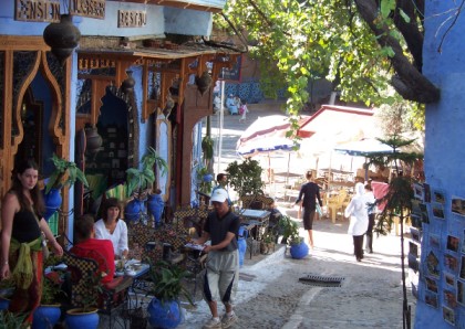 بسبب مطاعم مشيدة على أربعة طوابق.. حياة المواطنين والسياح في خطر بشفشاون