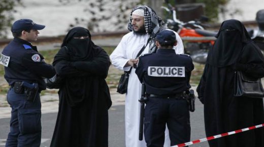 استطلاع رأي: قرابة نصف المسلمين في فرنسا تعرضوا للتمييز لمرة على الأقل في حياتهم