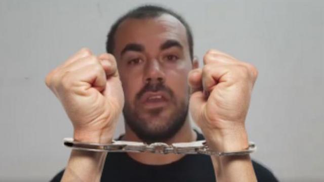 هادشي خطير لٌي قالُو والد الزفزافي: ناصر الزافزافي صُور عاريا كما ولدته أمه وألبسُوه لباس “غوانتانامو” ومنعو عنه الدواء وسجن “راس الما” أصبح “تازمامارت” العهد الجديد