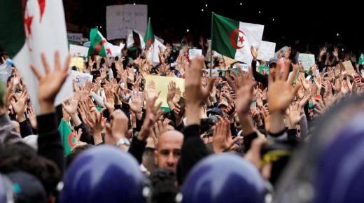 الانتفاضة السلمية للشعب الجزائري تروم بناء دولة حديثة