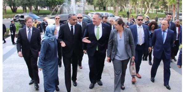 تحركو التيليفونات وكلشي تخربق فآخر لحظة.. محمد السادس لم يستقبل رئيس الدبلوماسية الأمريكية وبوريطة ألغى الندوة الصحفية والحموشي استاقبلو فمقر الديستي ومدابزة خايبة بين الصحافيين الدوليين فمقر وزارة الخارجية وحتى واحد مافهم اش واقع (صور)