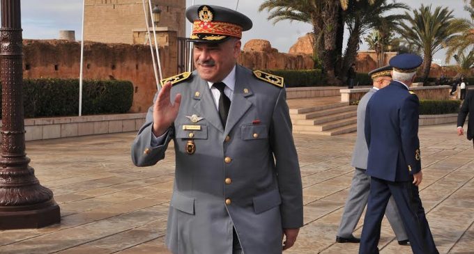 حزب فوكس المتطرف يستهزئ بقائد الدرك الملكي الجنرال حرمو ويتسبب في أزمة عنصرية في سبتة