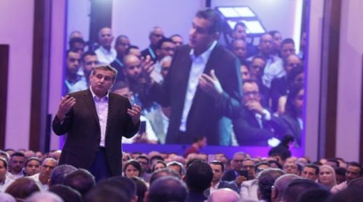 أخنوش يلبس جلباب النيابة العامة للتحقيق في توزيع مرشح حزبه المال بگلميم