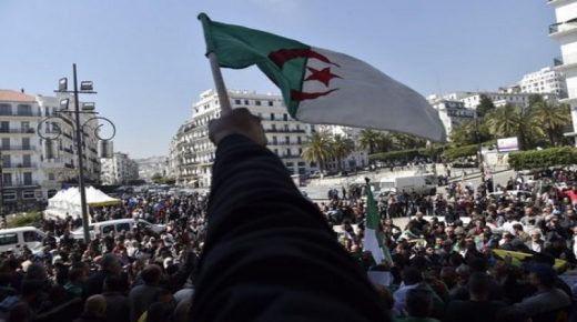 الحراك الشعبي الجزائري يريد تغيير النظام العسكري!