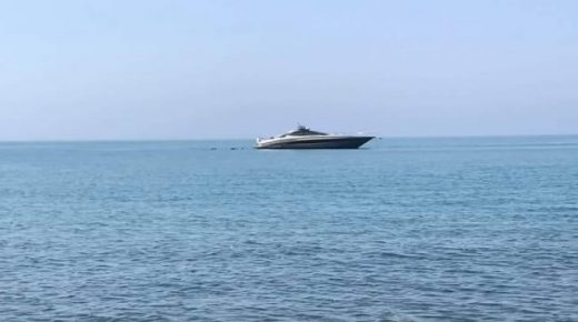 بالفيديو: محمد السادس يتجول على متن يخت في شواطئ أكادير