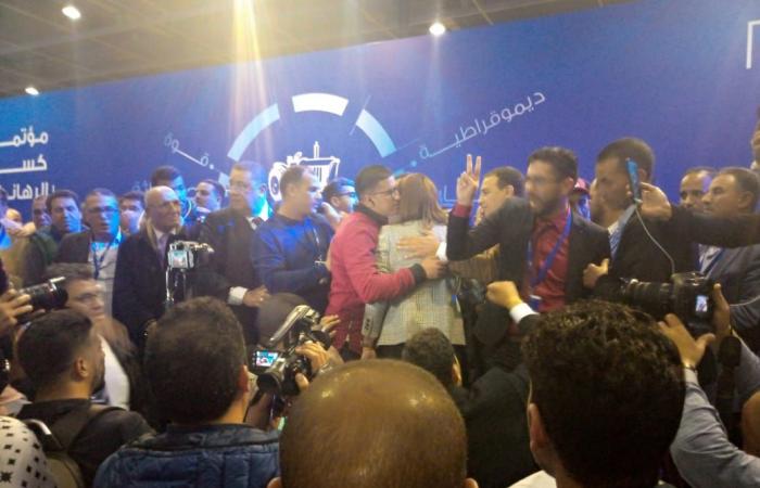 تطورات خطيرة في مؤتمر البام!.. ممارسات شاذة ولاديمقراطية وإنزلات مكثفة لغرباء للسطو على المؤتمر ومصادرة إرادة المؤتمرين