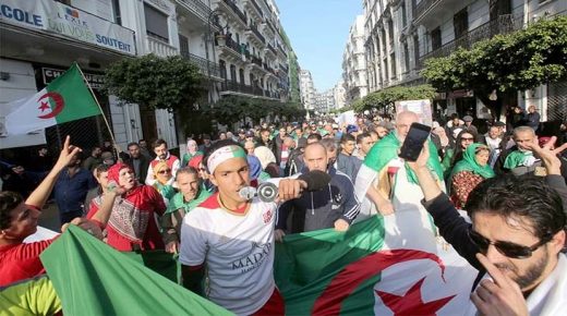 الجزائريون يتظاهرون للجمعة الأخيرة قبل الاحتفال بالذكرى السنوية الأولى للحراك