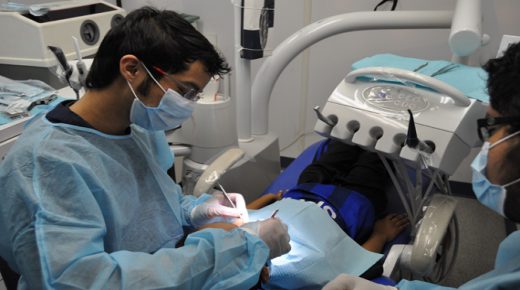 أطباء الأسنان يوقفون نشاطهم المهني ويقتصرون فقط على الحالات المستعجلة