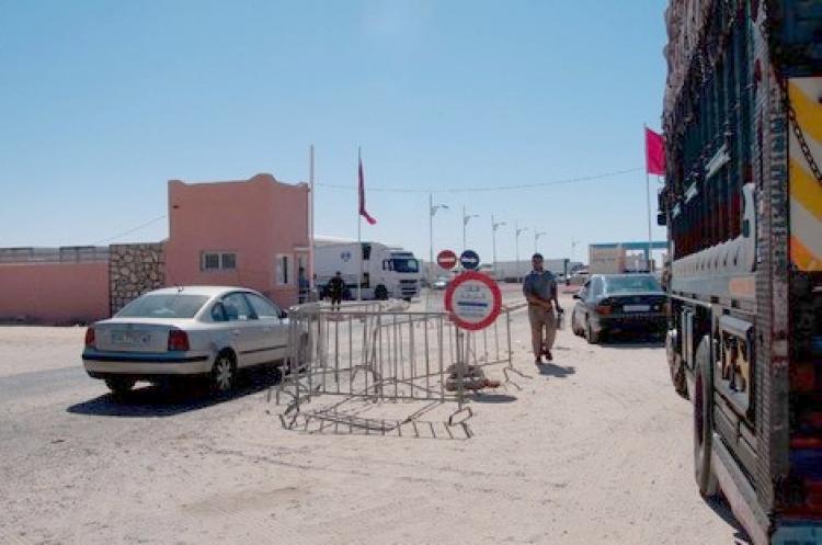 بعد إخضاع 12 شخصاً قادما من موريتانيا للحجر الصحي بالداخلة.. السلطات المغربية تغلق رسمياً المعبر الحدودي “الكركرات”