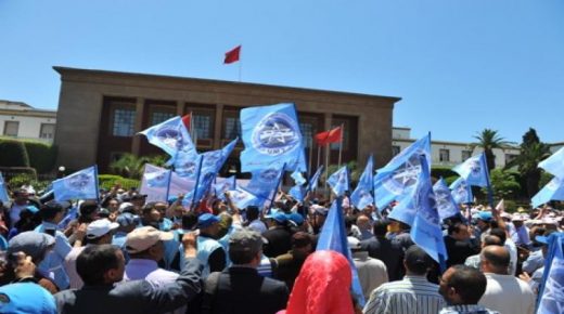 لمواجهة “كورونا”.. النقابات تطالب باقتطاع 3 أيام من أجور الموظفين والعمال بالمغرب لمدة ثلاثة أشهر