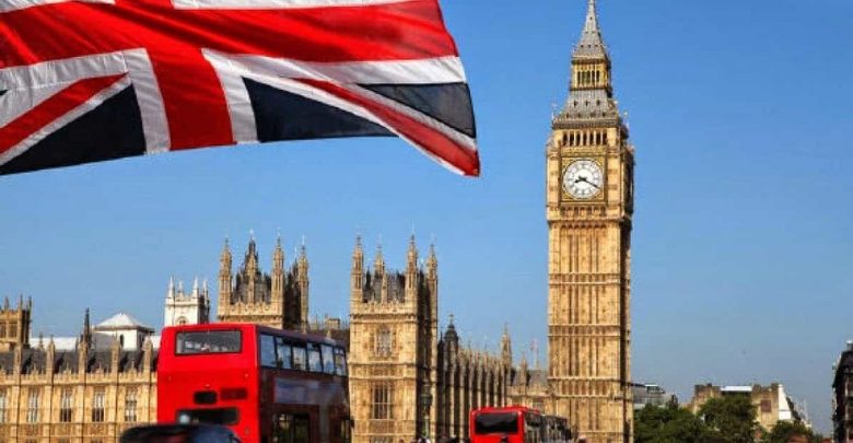 بريطانيا تناشد الأطباء والممرضين المتقاعدين العودة للعمل