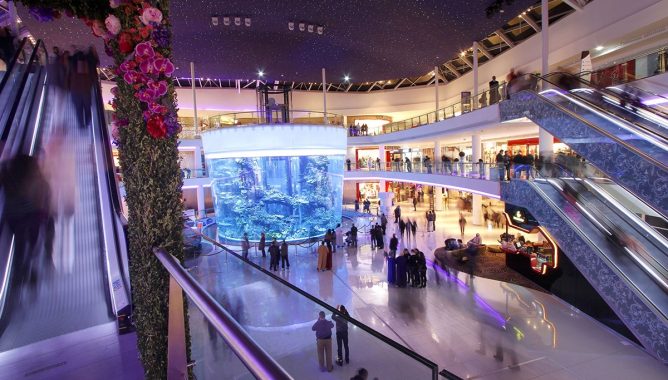 فيروس “كورونا” يضرب “موركو مول”