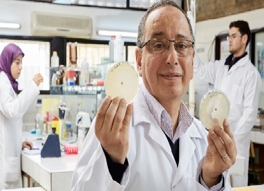 عالم مغربي يكشف تفاصيل اختراعه دواء قادرا على توجيه المناعة للقضاء على فيروس “كورونا”