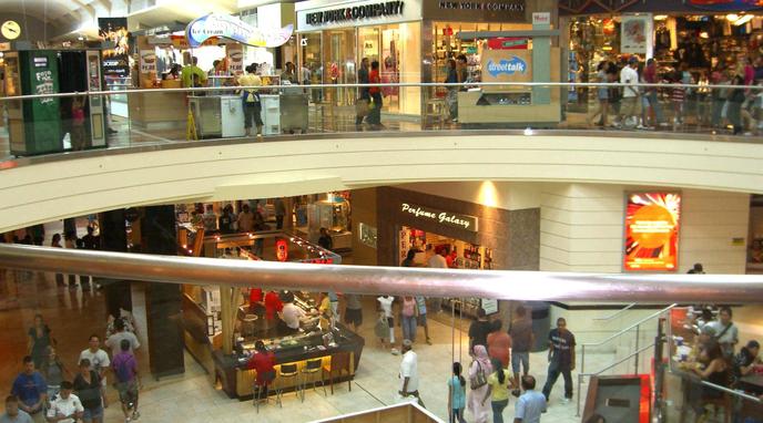 بعد تحول بعضها إلى بؤر تجارية لإنتشار فيروس كورونا.. دعوات لإغلاق الأسواق التجارية الكبرى!