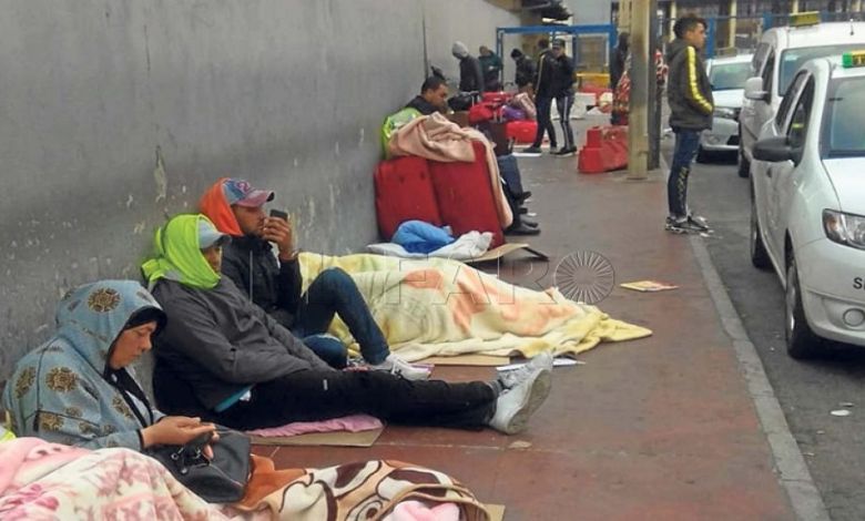 ما حدها تقاقي وهي تزيد فْالبيض!.. تأسيس لجنة وطنية للترافع عن المغاربة العالقين بالخارج ومزدوجي الجنسية العالقين بالمغرب واتهامات للسلطات المغربية بالتخلي عن مواطنيها رغم نداءاتهم المستمرة ومعاناة الكثير منهم