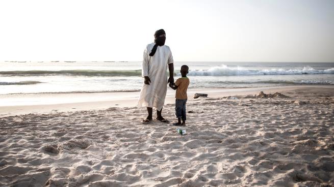 كورونا موريتانيا.. عودة إلى اللثام وهروب إلى الصحراء