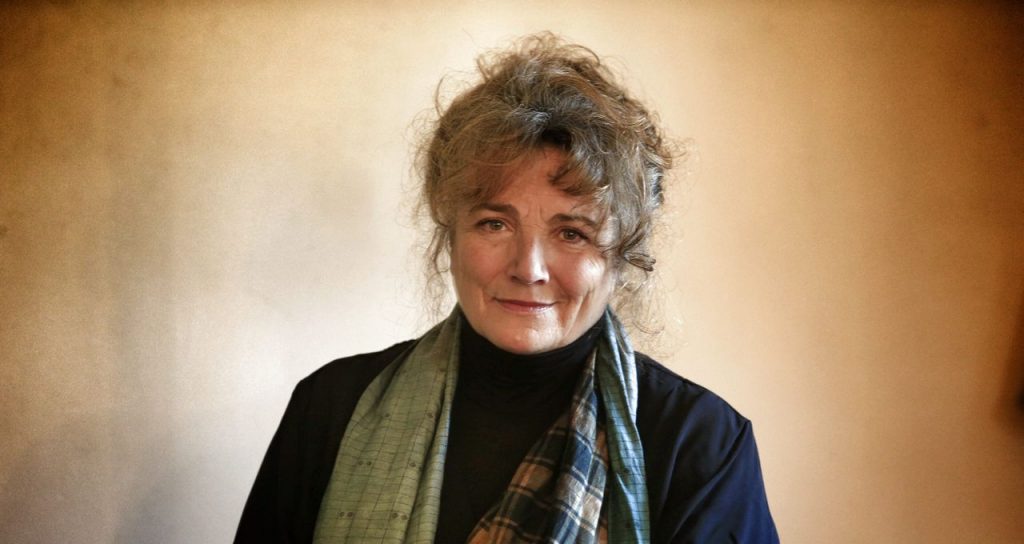 كولين سيرو تكتب: العالم الذي كان يمشي على رأسه بدأ يرتب أفكاره ترتيبا صحيحا