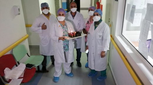 الاحتفال في مستشفى الجديدة بعيد ميلاد طفل مصاب بالفيروس